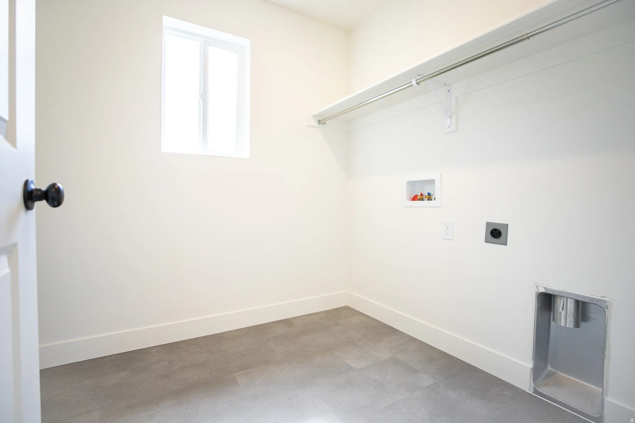 Full-size laundry room with natural light and washer/dryer hookups.