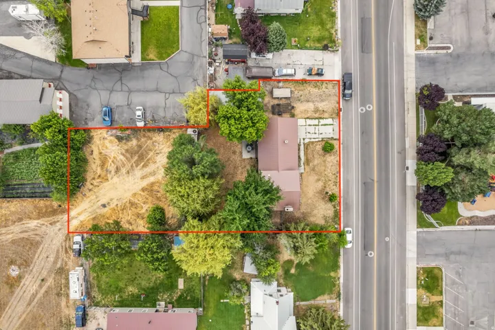 Property lines are approximate.