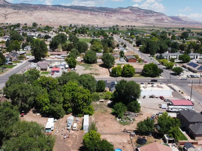 use neighborhood with residential properties and commercial buildings