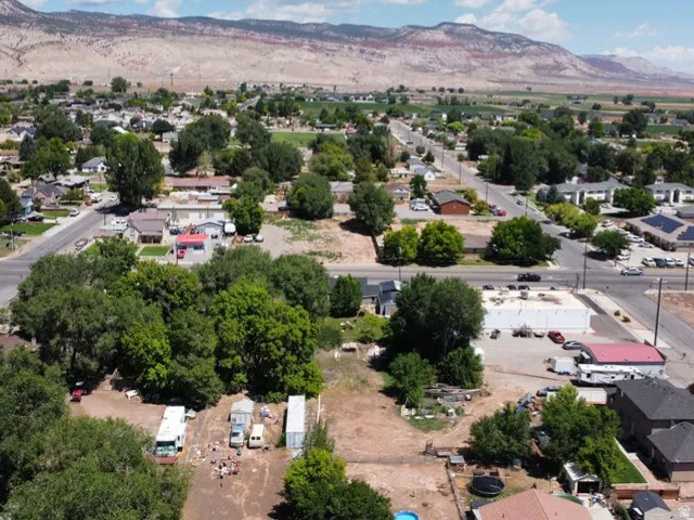 use neighborhood with residential properties and commercial buildings