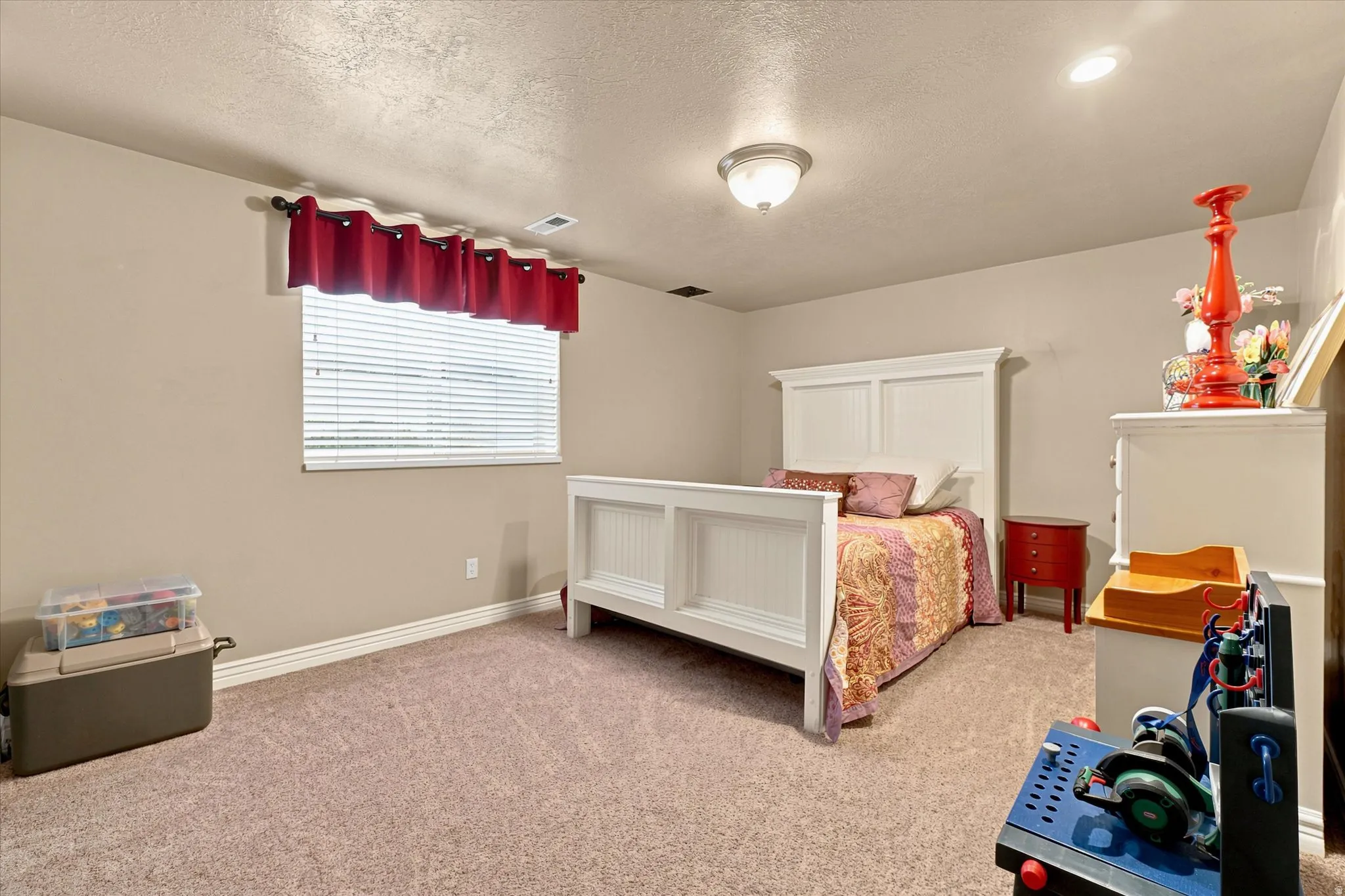 Carpeted room featuring a single window with blinds, a flush mount ceiling light, and recessed lighting
