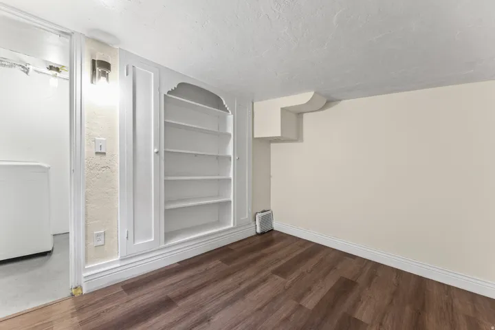 Built-in shelving unit with decorative arch details