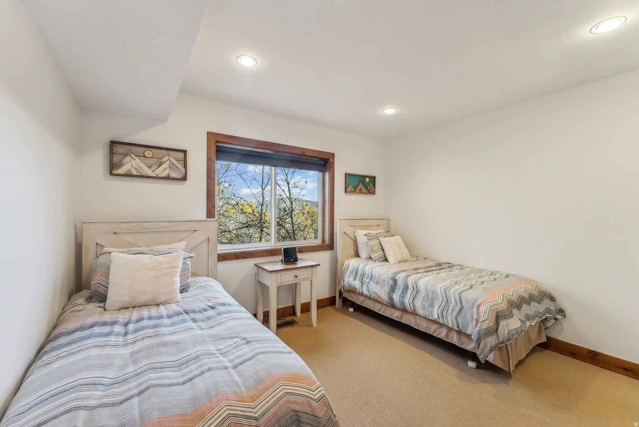 Room with neutral wall paint and recessed lighting