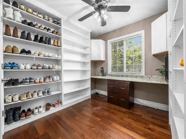 Walk in closet