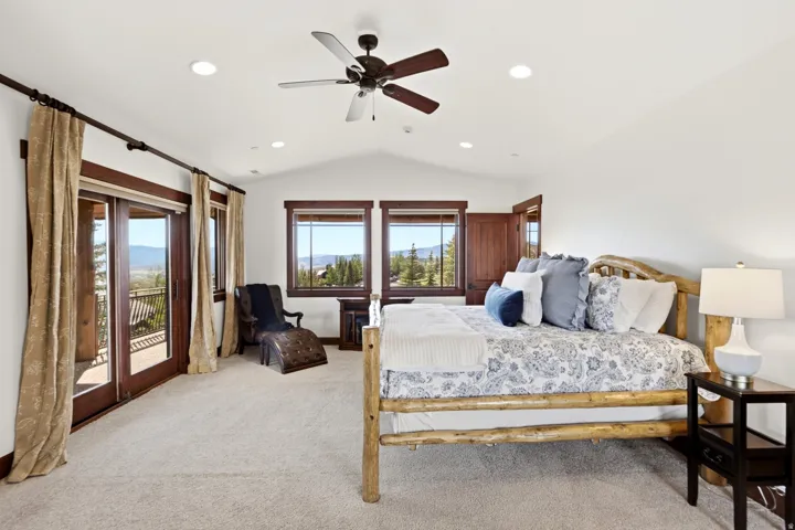 Spacious room featuring vaulted ceilings, recessed lighting, a ceiling fan, and light-toned carpeting