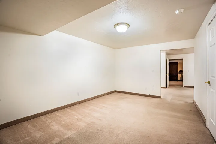 1135 W Park Ridge Dr, Roosevelt, Utah 84066