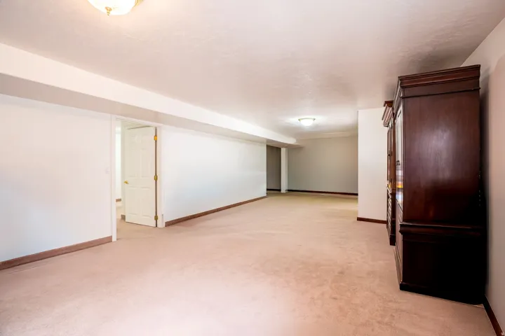 1135 W Park Ridge Dr, Roosevelt, Utah 84066