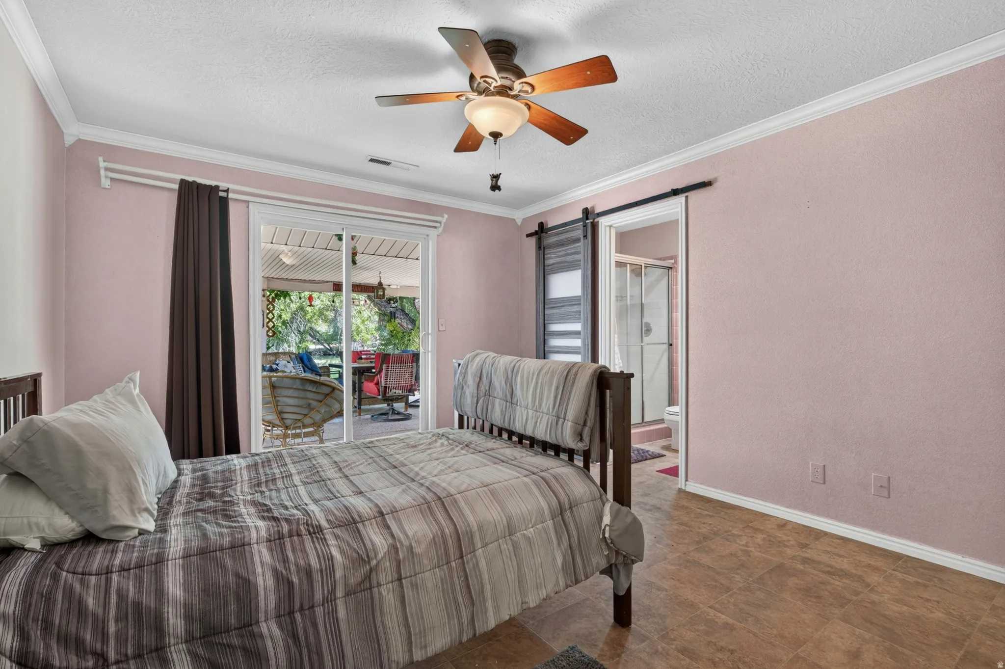 Interior room featuring wood-finish flooring, a ceiling fan with integrated lighting, and crown molding