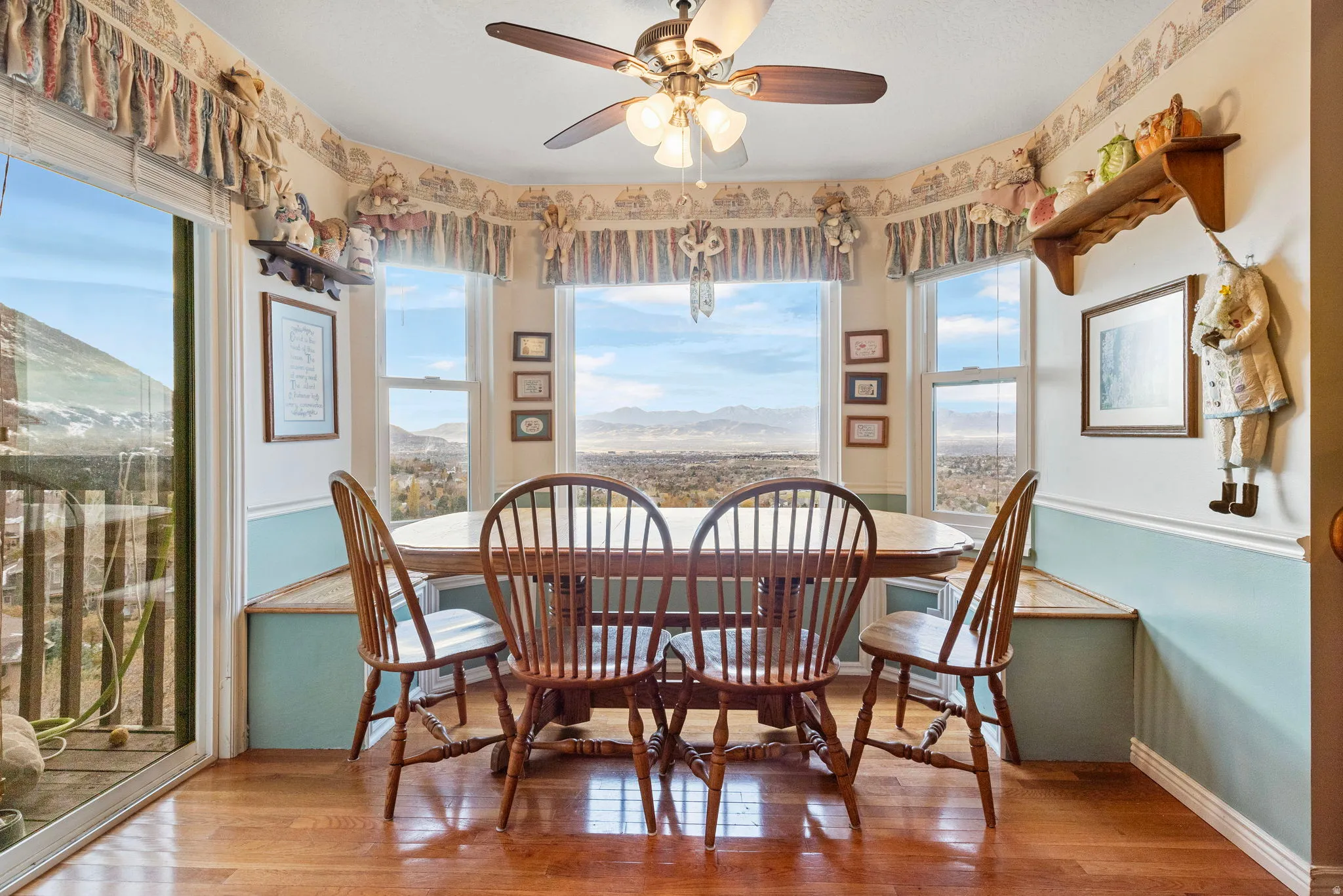 Bay window dining area featuring expansive outdoor scenery