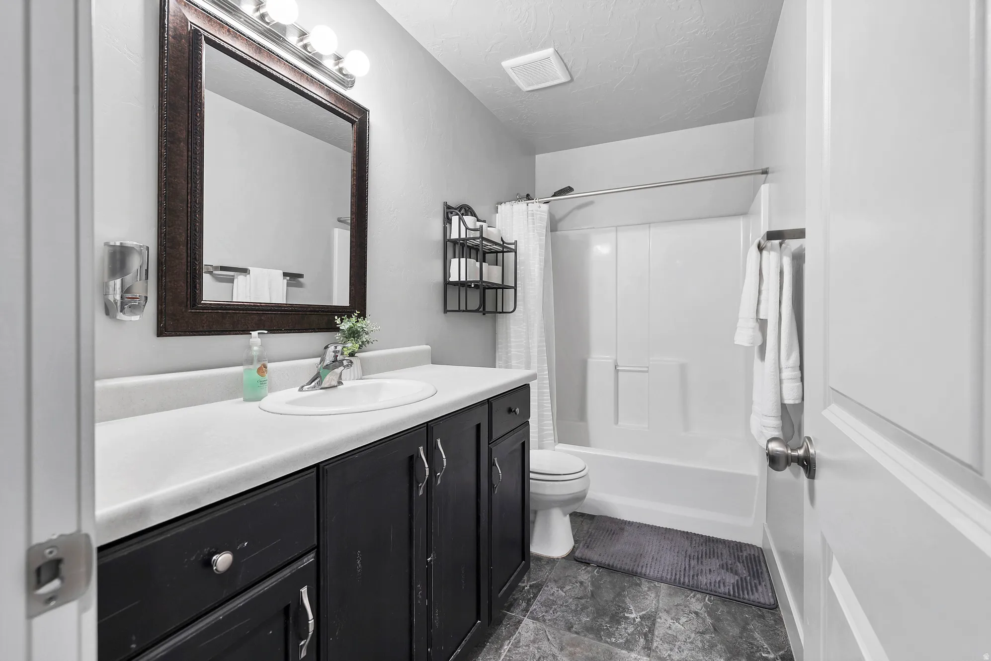 Full bathroom - upstairs