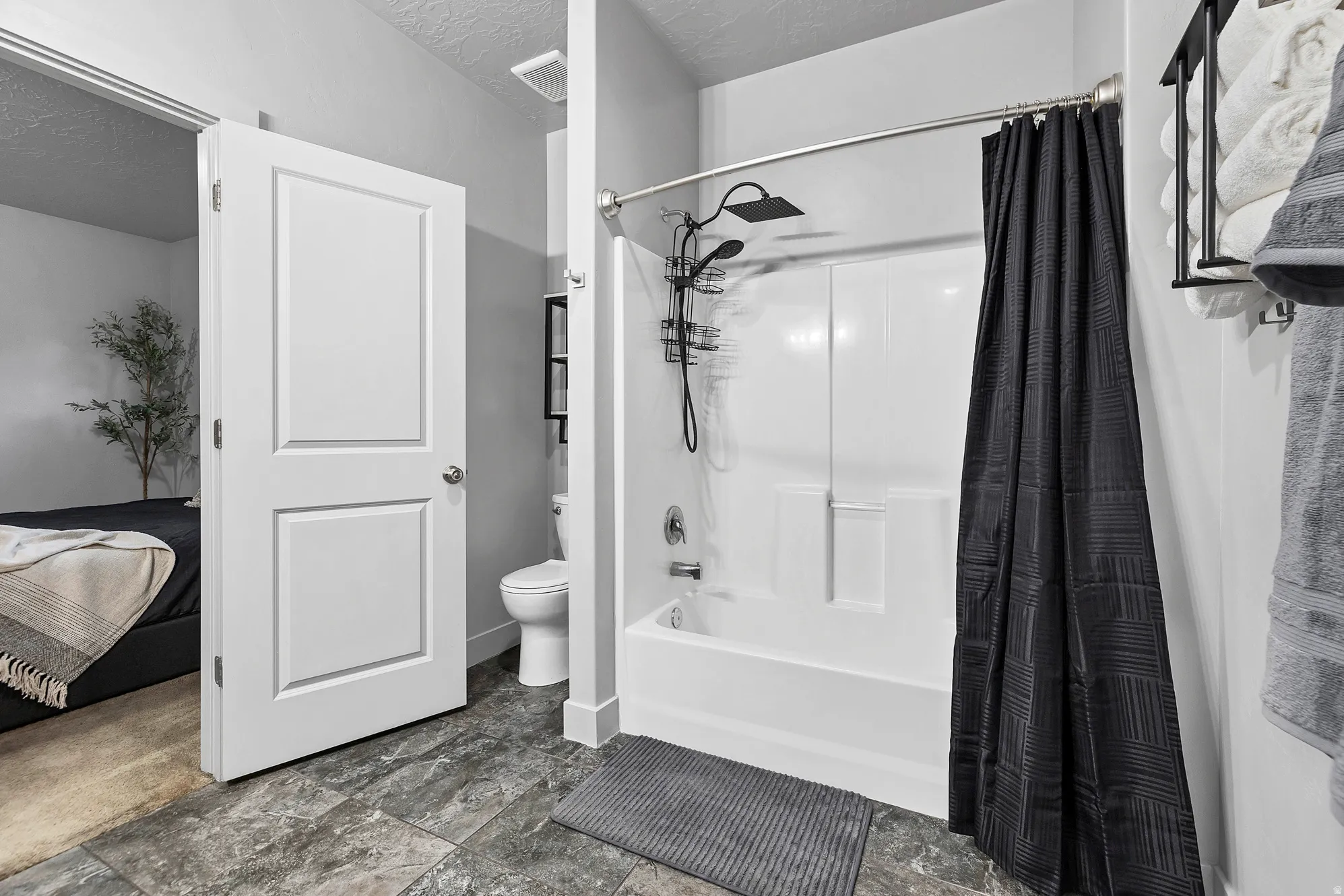 Owners en-suite bathroom
