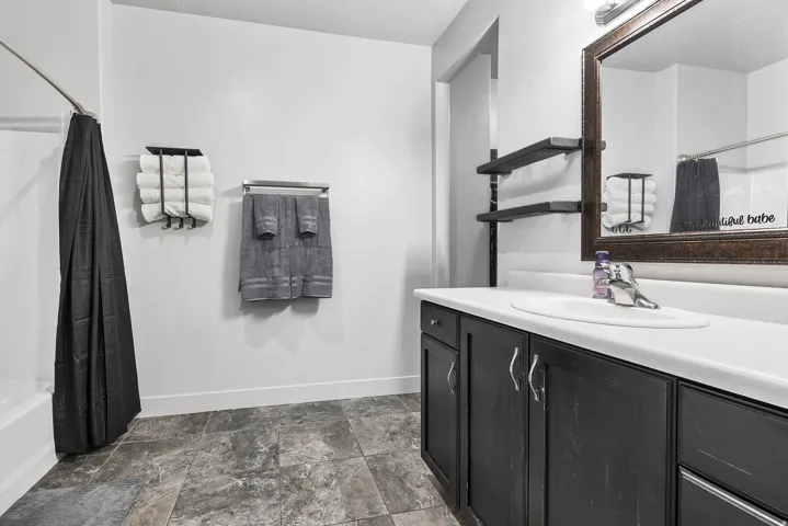 Owners en-suite full bathroom