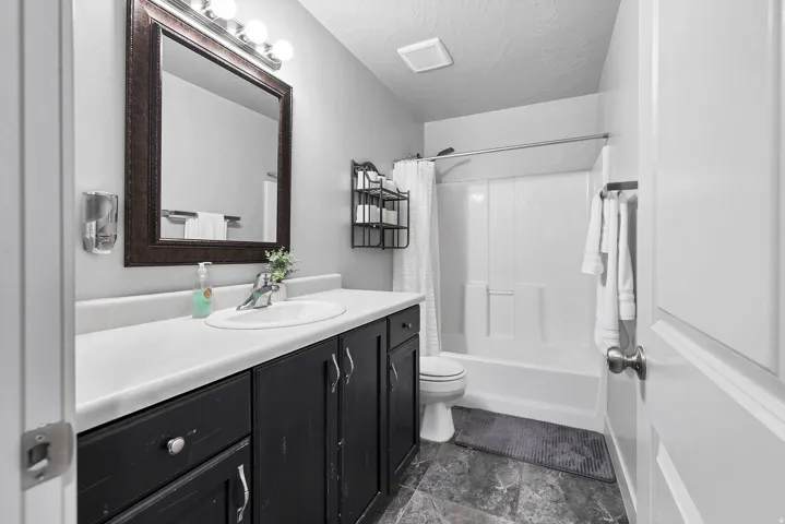 Full bathroom - upstairs