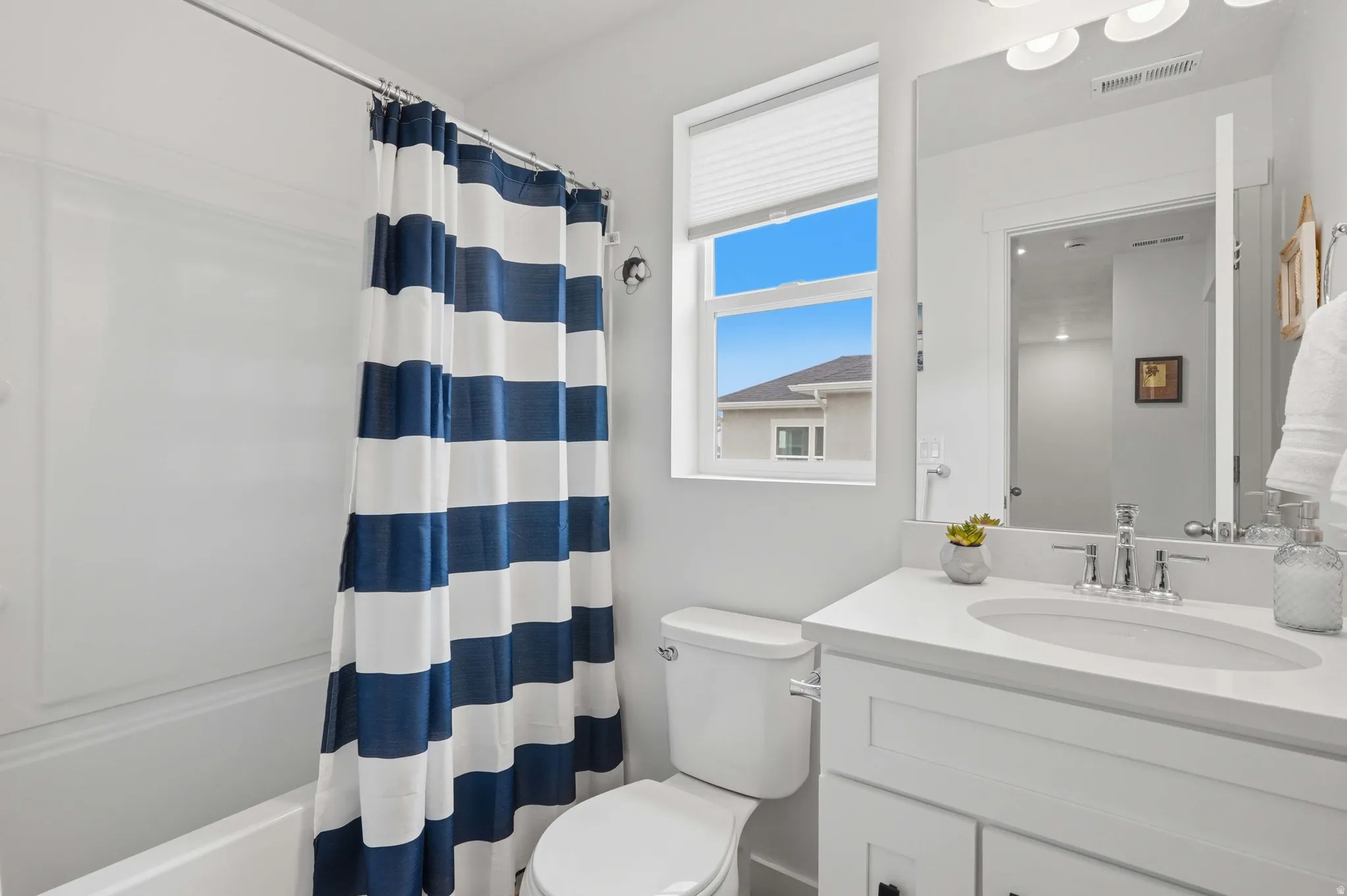 Second Level Full Bath