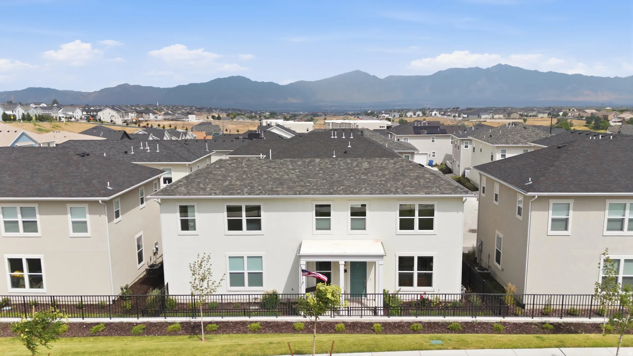 Low maintenance single family home!