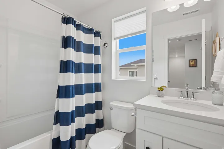 Second Level Full Bath