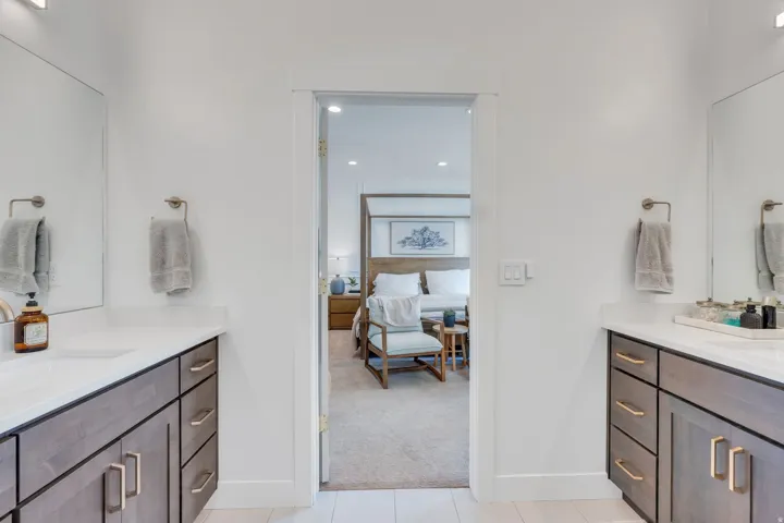 Double vanity with white countertops and undermount sinks