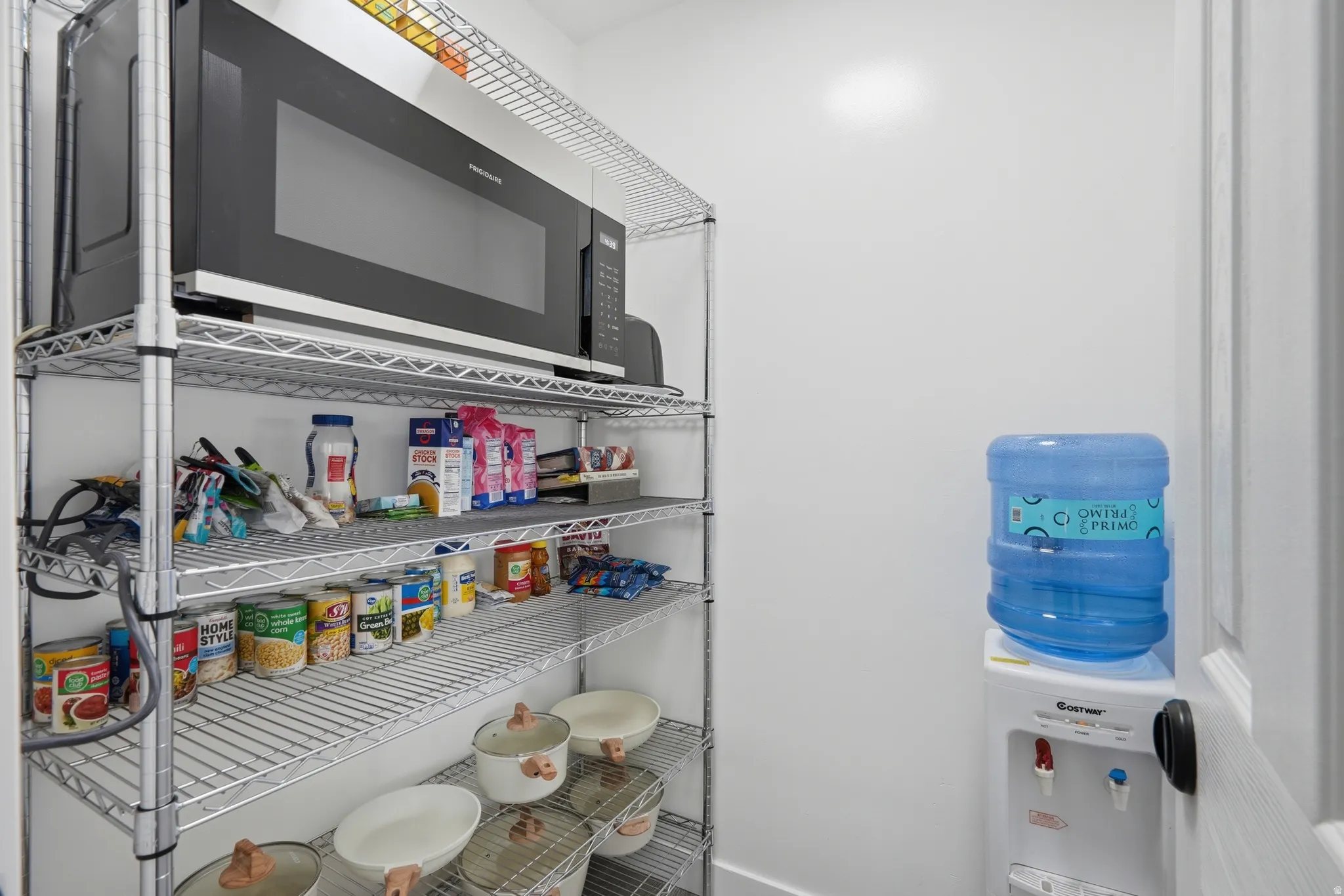 Walk in pantry