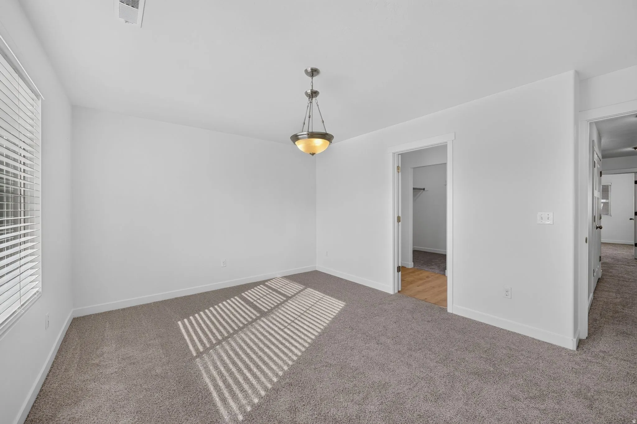 Neutral wall palette with plush carpet flooring