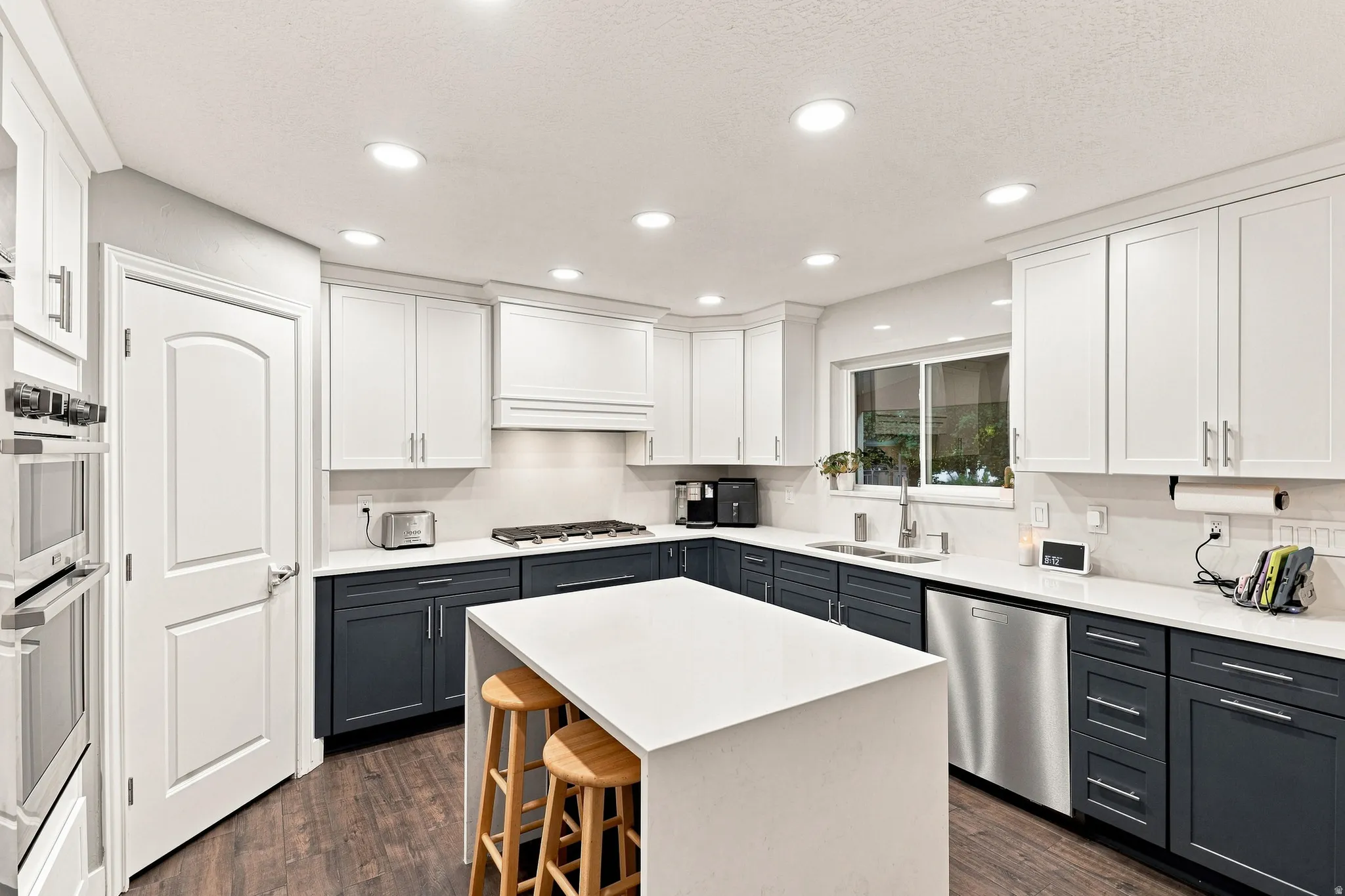 Gorgeous NEW Cabinetry with Large Drawers, NEW Quartz Waterfall Island Bar with Seating