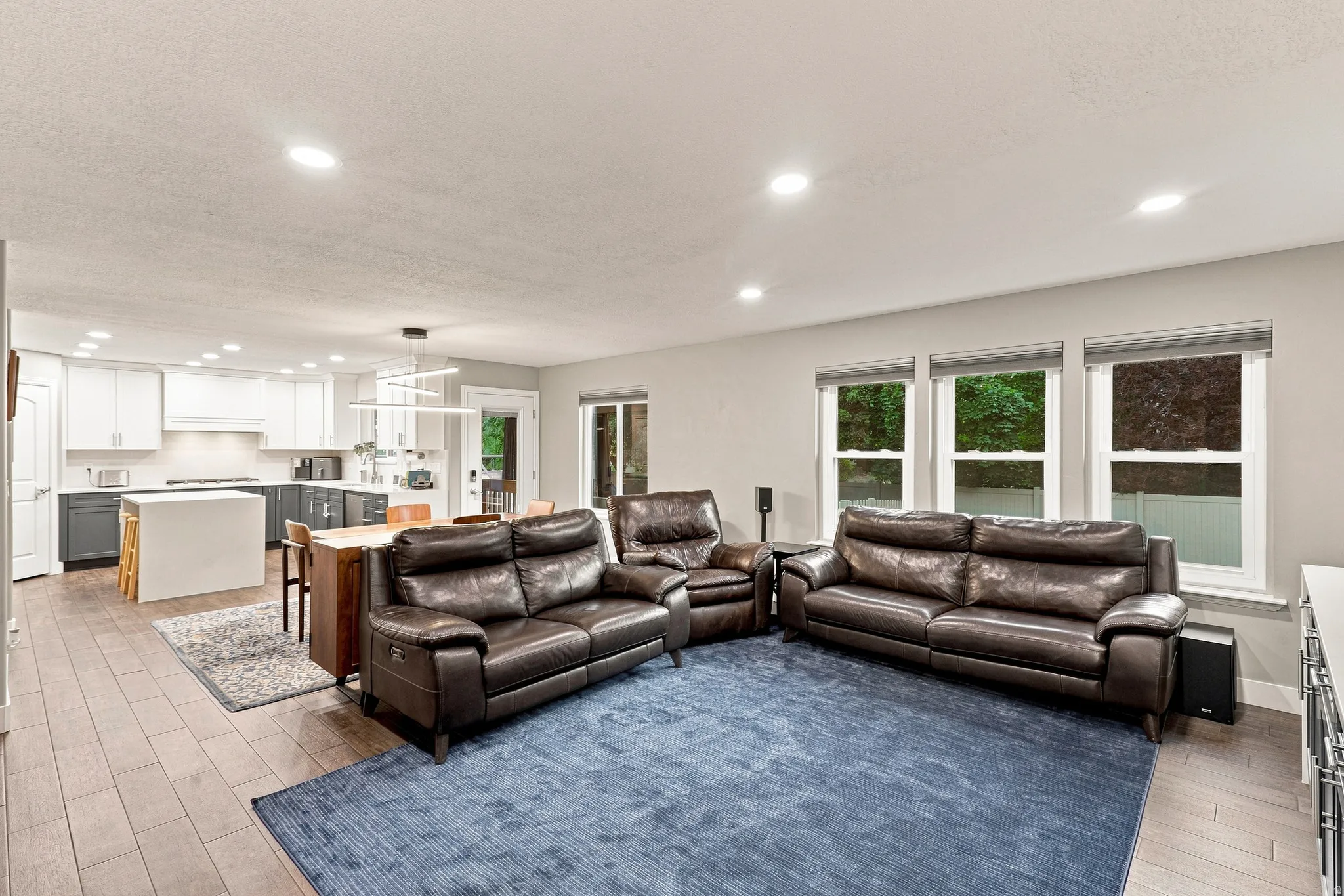 Open Concept, Perfect  for Entertaining