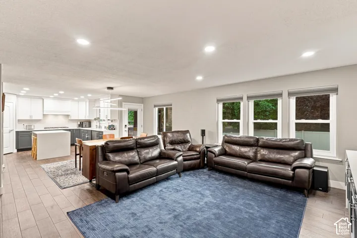 Open Concept, Perfect  for Entertaining