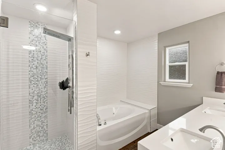 NEW Amazing Shower with Euro Glass and Jetted Tub
