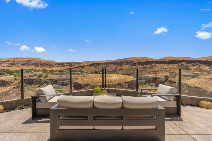 Outdoor patio with concrete flooring and a modern glass railing system