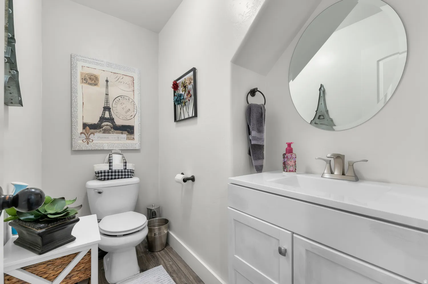 White vanity with an integrated sink and brushed nickel faucet