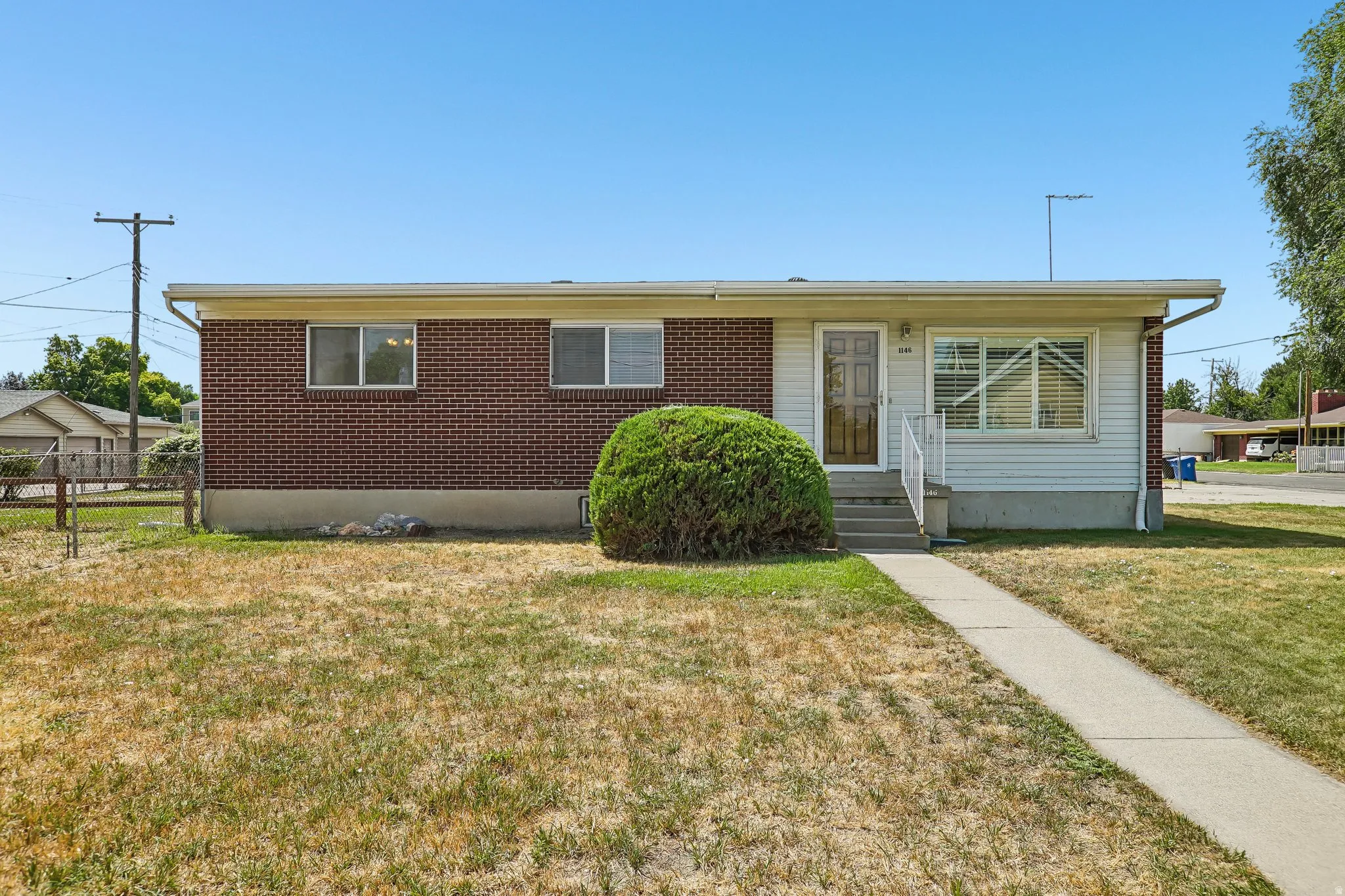 Single-level residence featuring a brick and siding exterior