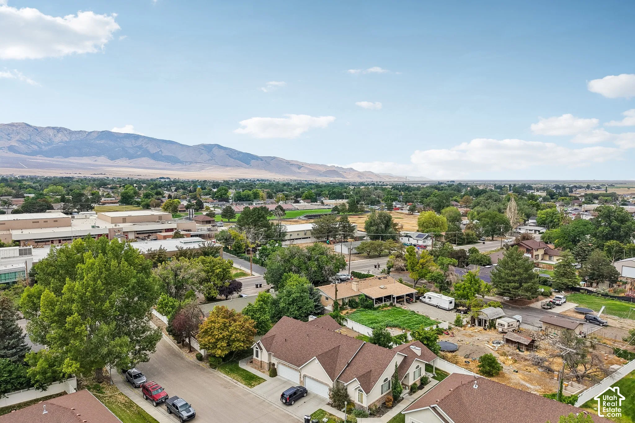 Expansive mountain backdrop with a wide residential and commercial landscape