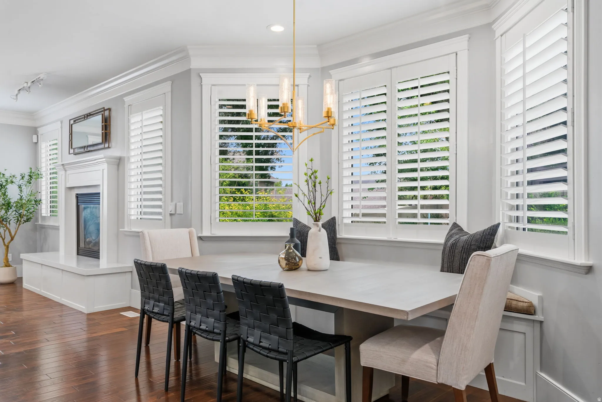 Bright, inviting dining are with charming bay window and plenty of room to gather