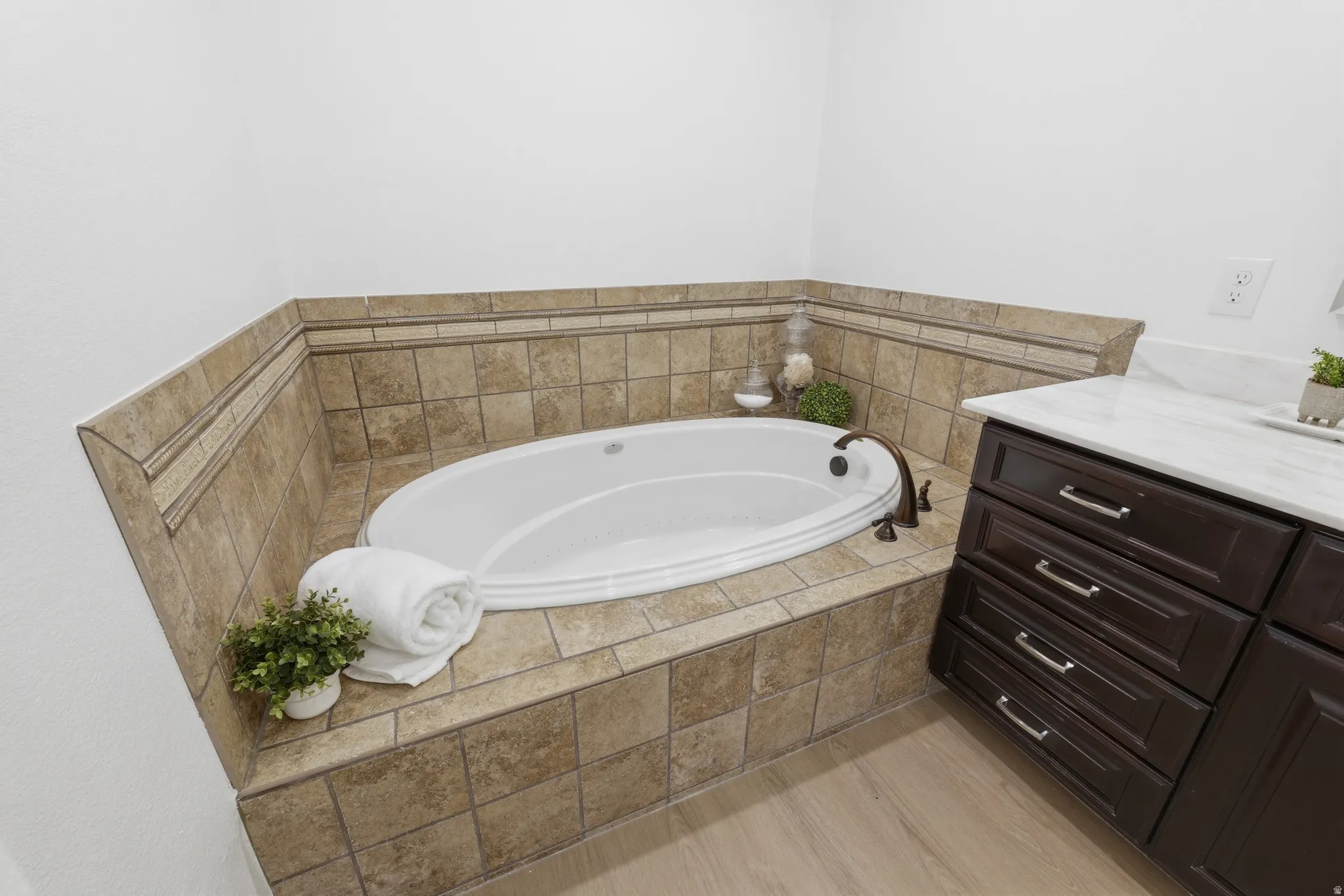 Built-in air bubble soaking tub