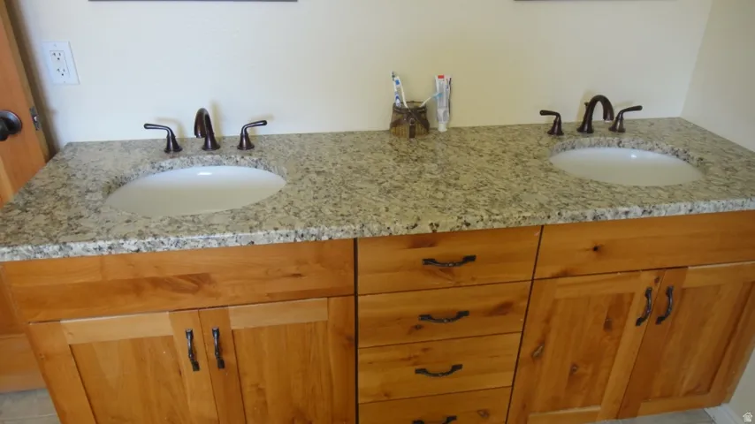5390 N Eagle Dr, Kenilworth, Utah 84529