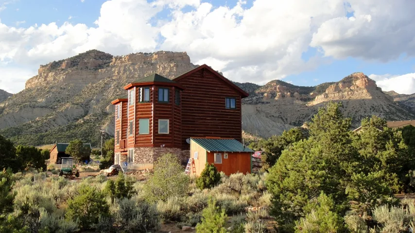 5390 N Eagle Dr, Kenilworth, Utah 84529