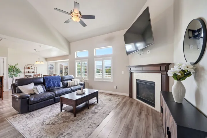 1576 E Lowe Peak Dr, Eagle Mountain, Utah 84005