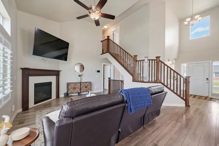 1576 E Lowe Peak Dr, Eagle Mountain, Utah 84005