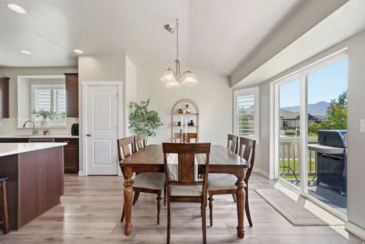 1576 E Lowe Peak Dr, Eagle Mountain, Utah 84005