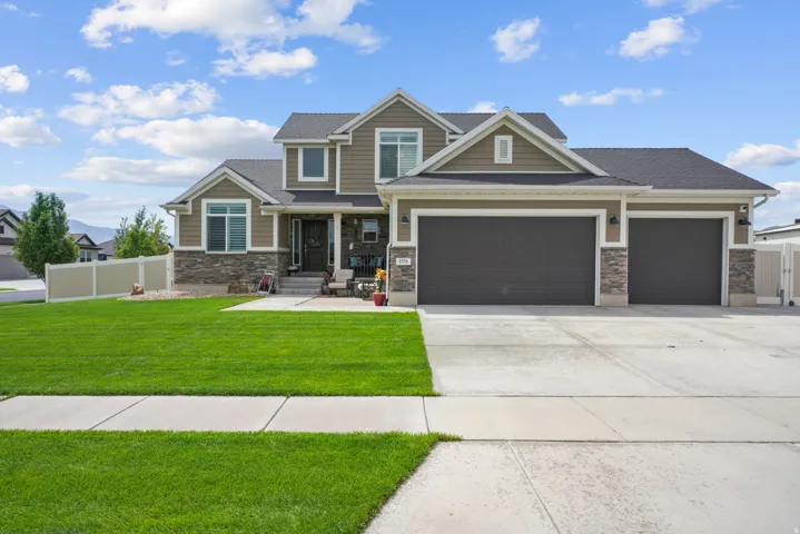1576 E Lowe Peak Dr, Eagle Mountain, Utah 84005