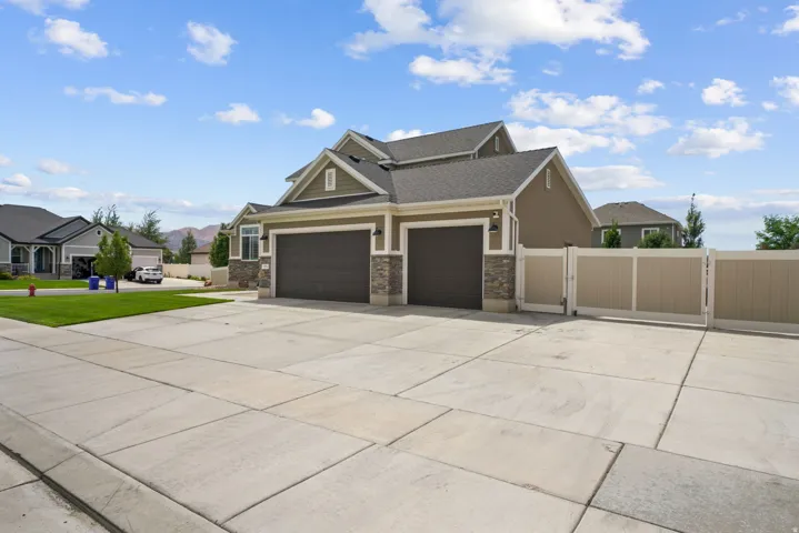 1576 E Lowe Peak Dr, Eagle Mountain, Utah 84005