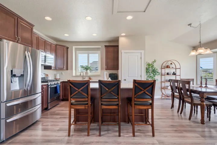 1576 E Lowe Peak Dr, Eagle Mountain, Utah 84005