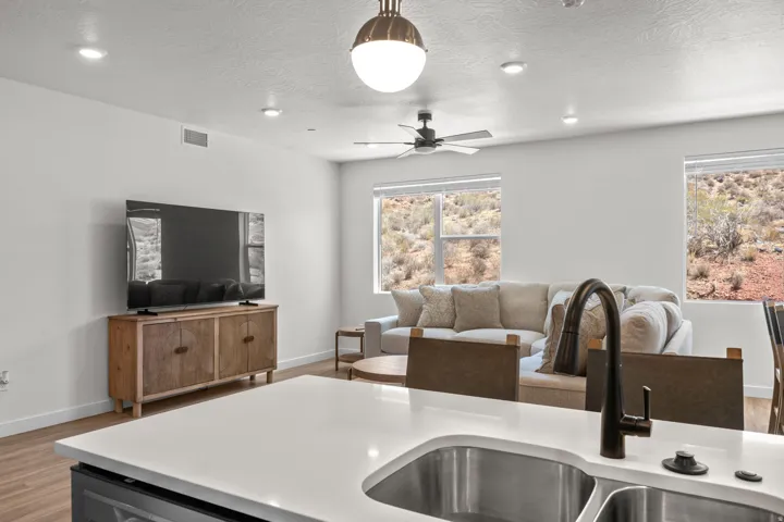 226 N Cliff Side Dr #l300, Hurricane, Utah 84737