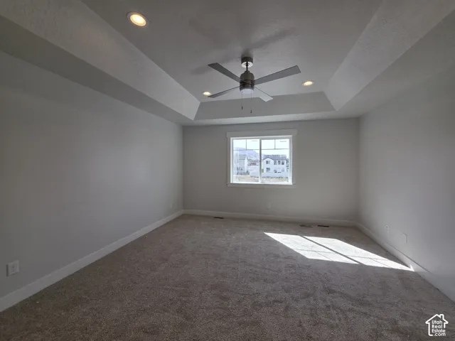 Tray ceiling with recessed lighting