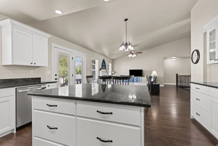 3098 W 725 S, Syracuse, Utah 84075
