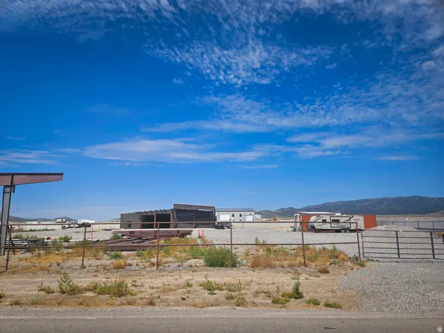 Street Access – Convenient access from a public road with excellent visibility.