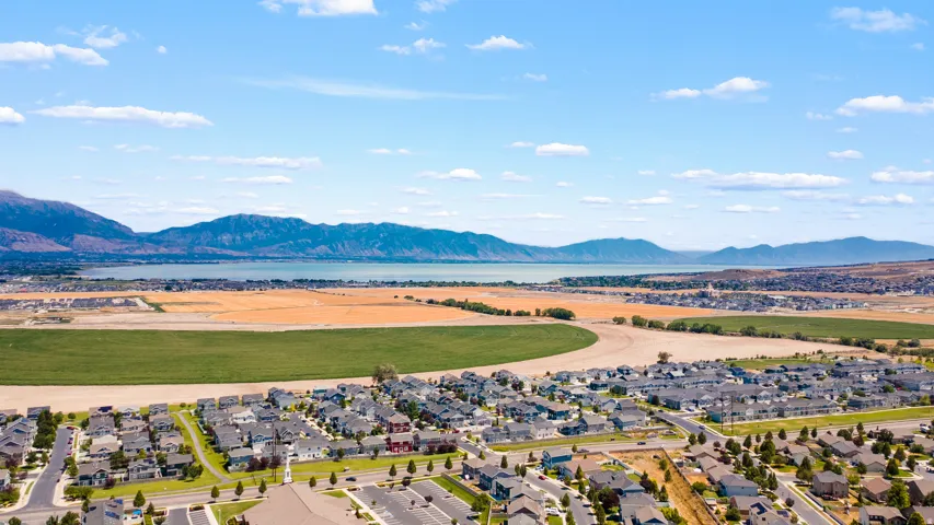 Expansive neighborhood featuring numerous residential properties and paved streets