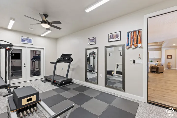 Dedicated fitness area featuring durable checkered flooring, a ceiling fan, and recessed lighting