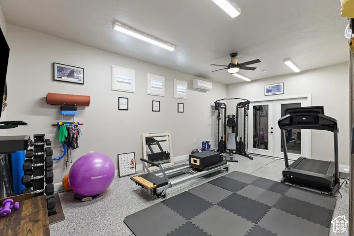 Versatile room featuring epoxy flooring, dual mini-split units, a ceiling fan, and recessed lighting