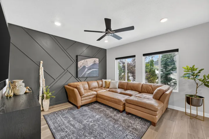 Accent wall with geometric trim