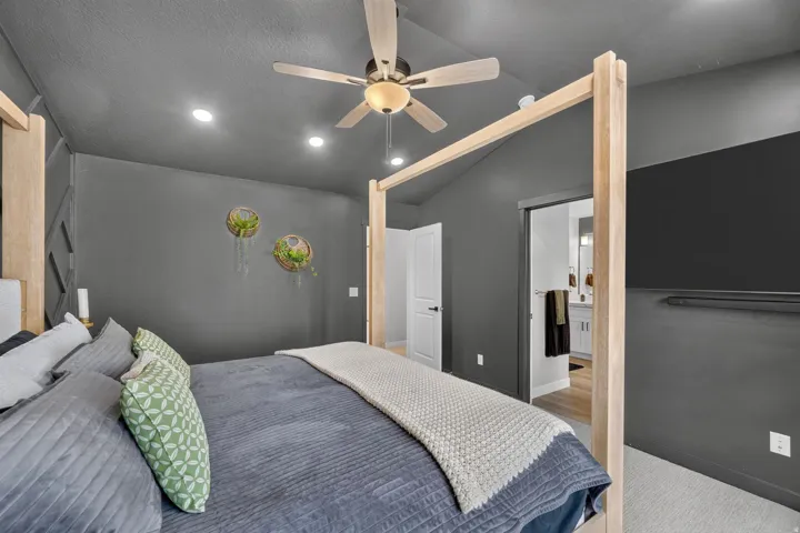 Vaulted ceiling with recessed lighting and a ceiling fan